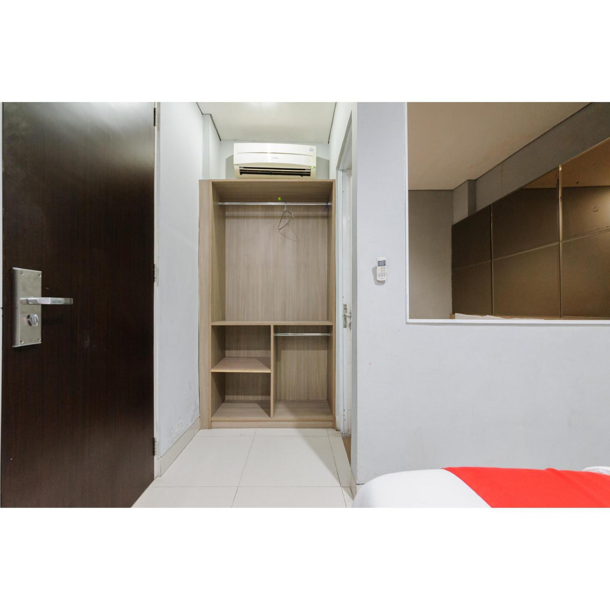 Reddoorz Plus Near Grand Indonesia Jakarta Exterior photo