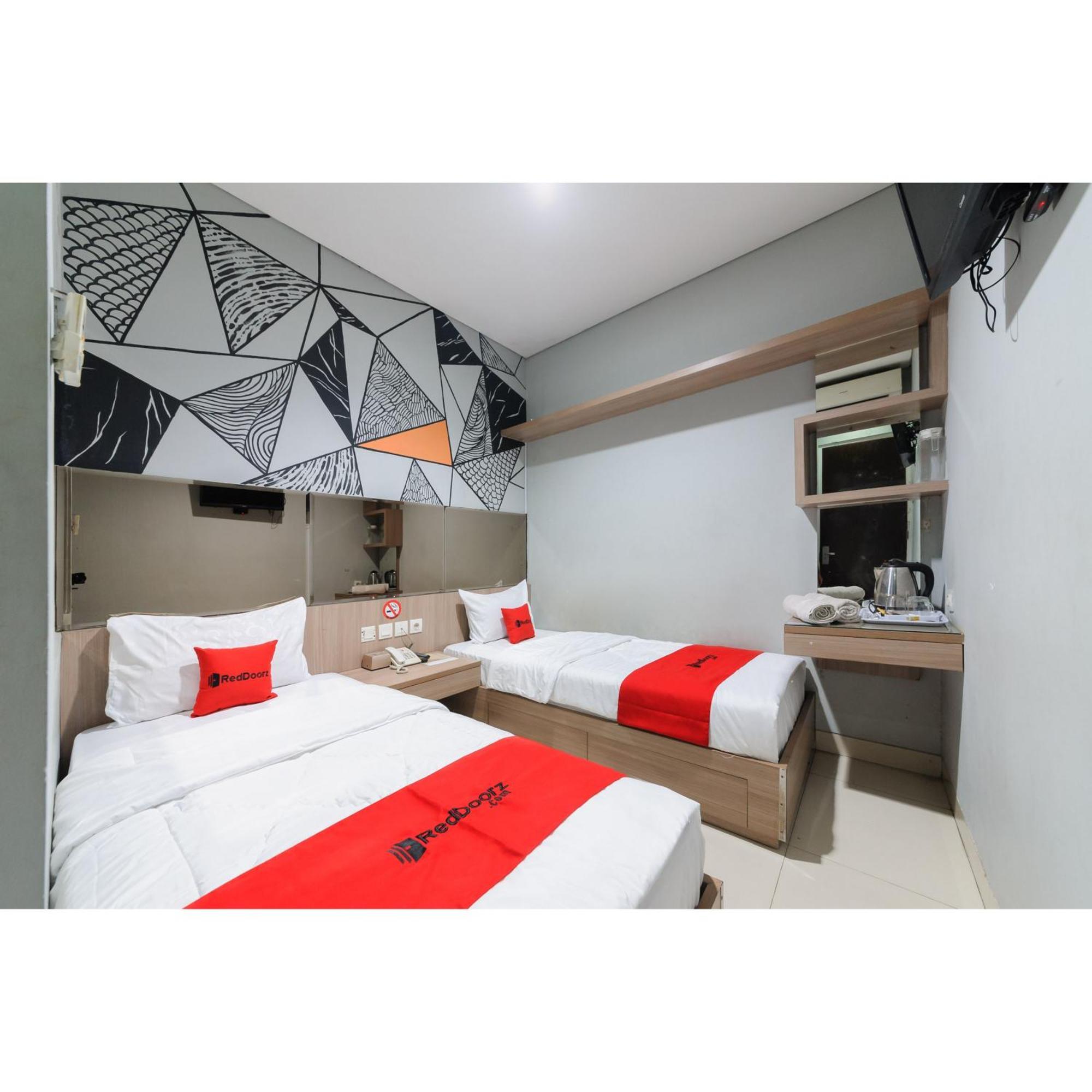 Reddoorz Plus Near Grand Indonesia Jakarta Exterior photo