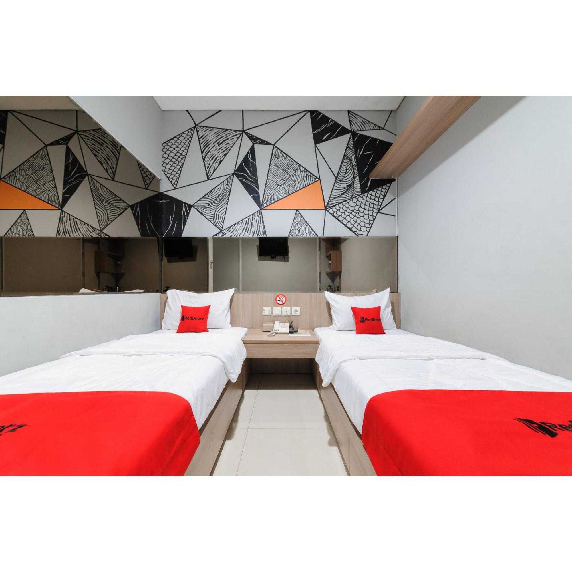 Reddoorz Plus Near Grand Indonesia Jakarta Exterior photo